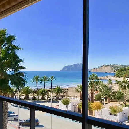Luxurious Seafront *