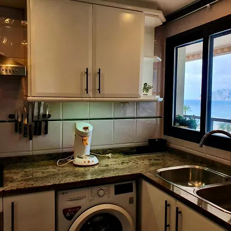 Luxurious Seafront Apartment *